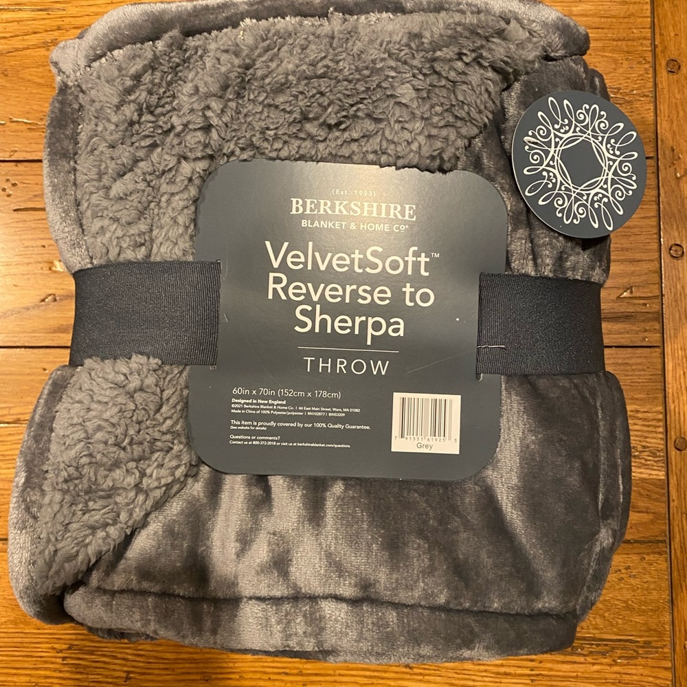 NWT BERKSHIRE VELVETSOFT REVERSE TO SHERPA THROW GREY 60x70